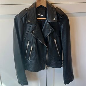 Black leather jacket never been worn! Size S